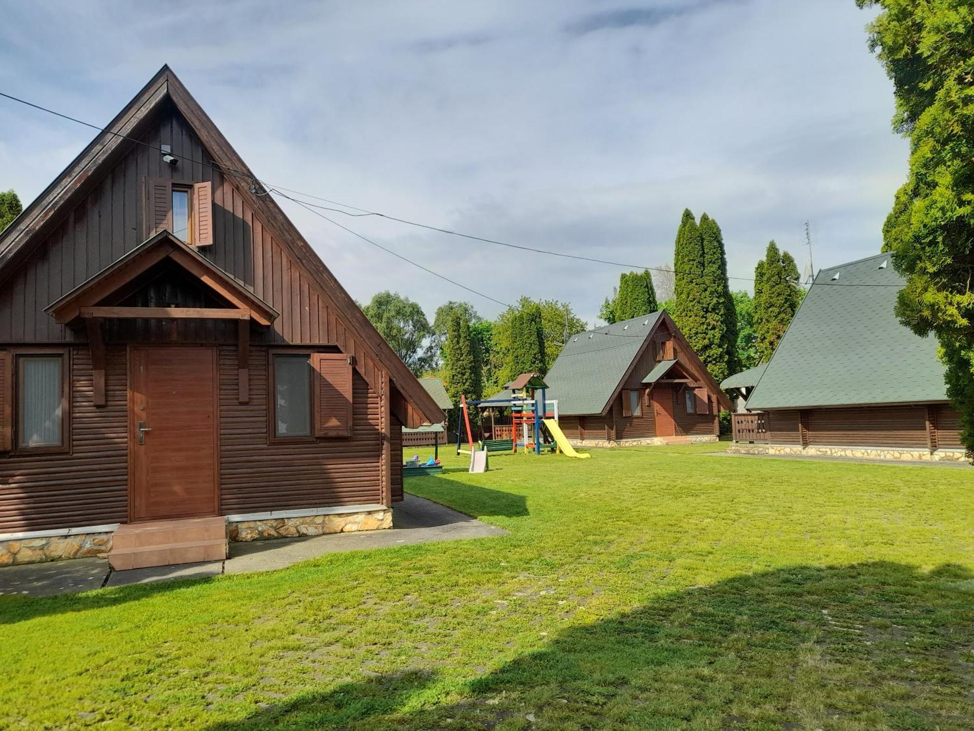 Ozike Apartmanhazak * Богач