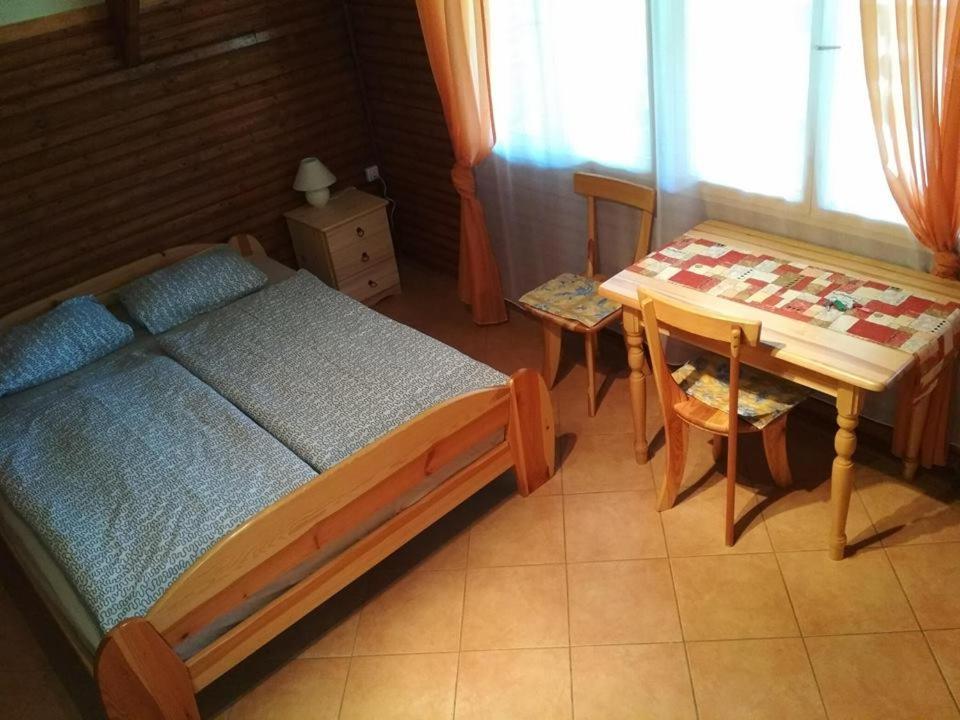 Ozike Apartmanhazak *